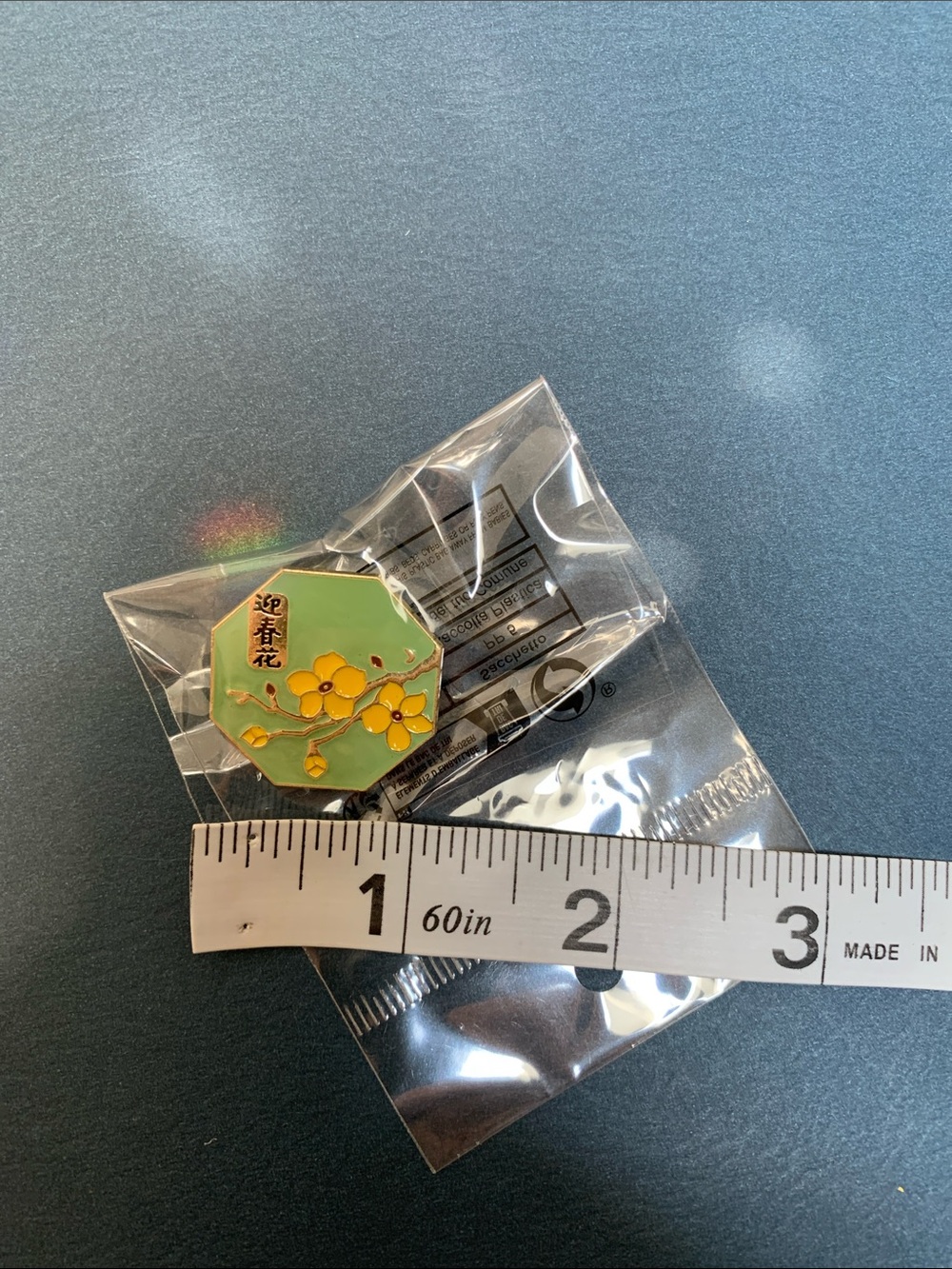 Elegant & Stylish Green Enamel Floral Octagon Brooch w/Yellow Blossoms.Brand New - Picture 3 of 3